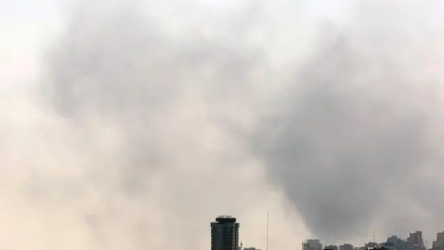 epa12181039 Smoke rises after an Israel airstrike in central Tehran, Iran, 17 June 2025. Israel has been conducting strikes across Iran since 13 June, targeting nuclear, military and energy facilities, prompting Iran to launch retaliatory waves of missiles and drones toward Israel. EPA/ABEDIN TAHERKENAREH