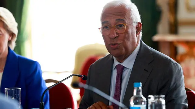 epa12116473 European Commission President Ursula von der Leyen (L) and European Council President Antonio Costa attend a plenary session during the UK-EU summit at the Lancaster House in London, Britain, 19 May 2025. EPA/JASON ALDEN / POOL