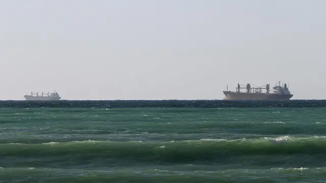 epa03078189 (FILE) A file picture dated 15 January 2012 shows Oil tankers in the Strait of Hormuz from Khasab, Oman on 15 January 2012. Reports state on 25 January 2012 that the International Monetary Fund (IMF) has warned of a 20-30 per cent oil price rise if Iranian exports are disrupted due to financial sanctions on Iran imposed by the West. EPA/ALI HAIDER