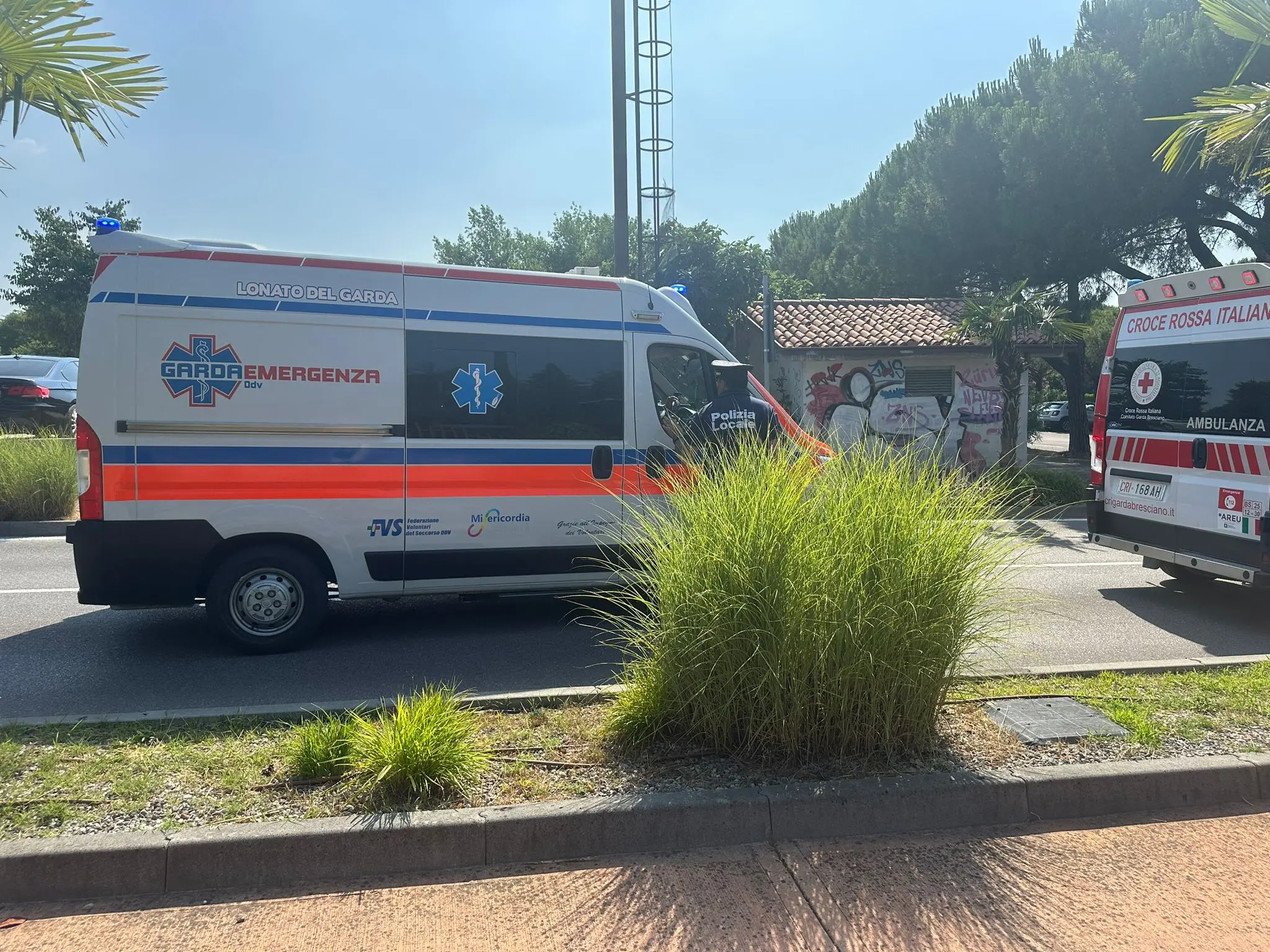 Sirmione, tamponamento tra bus navetta e automobile