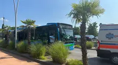 Sirmione, tamponamento tra bus navetta e automobile