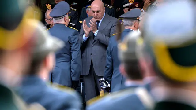 Il ministro della Difesa, Guido Crosetto, durante le celebrazioni per il 251mo Anniversario della Guardia di Finanza, Roma, 20 giugno 2025. ANSA/RICCARDO ANTIMIANI