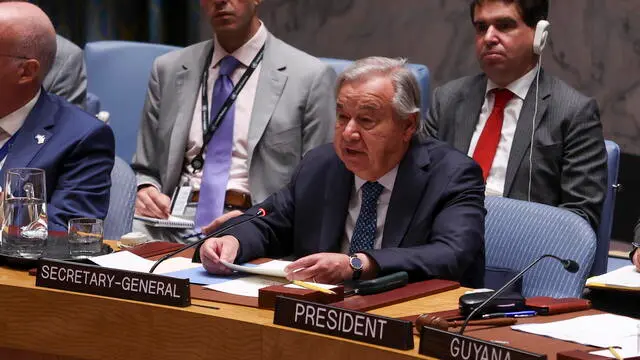 epa12187565 United Nations Secretary General Antonio Guterres (C) speaks during a Security Council meeting addressing the ongoing conflict between Iran and Israel, at the United Nations (UN) headquarters in New York, USA, 20 June 2025. EPA/SARAH YENESEL