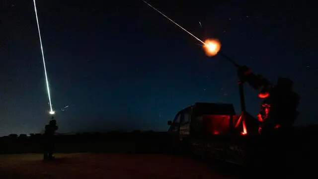 epa12180581 Ukrainian servicemen of a unit of the Volunteer Formation of the United Territorial Community (DFTG) shoot at drones flying towards Kyiv, Ukraine, 17 June 2025. The volunteers are firing with a Browning M2 machine gun and a Kalashnikov rifle and shot down at least one target during the night, the DFTG said. At least 14 people died and more than 60 were injured in Kyiv after Russia launched a large-scale combined attack with at least 32 missiles and nearly 440 drones across Ukraine, according to the State Emergency Service. EPA/STAS KOZLIUK