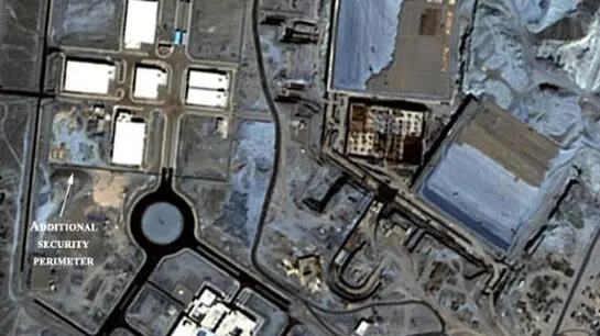 Una foto del 16 settembre 2002 scattata dal satellite mostra la centrale nucleare di Nantanz , Iran a 160 km a sud di Tehran. L'Iran continuera' ad accettare ispezioni ai propri siti nucleari da parte dell'Agenzia internazionale per l'energia atomica (Aiea). Lo ha detto il capo del programma nucleare di Teheran. L'iran ha pero' chiesto la sostituzione di due ispettori che avevano visitato impianti nucleare, ritenendo che essi abbiano riferito informazioni sbagliate all'agenzia delle Nazioni Unite. DIGITALGLOBE/ISIS / DBA