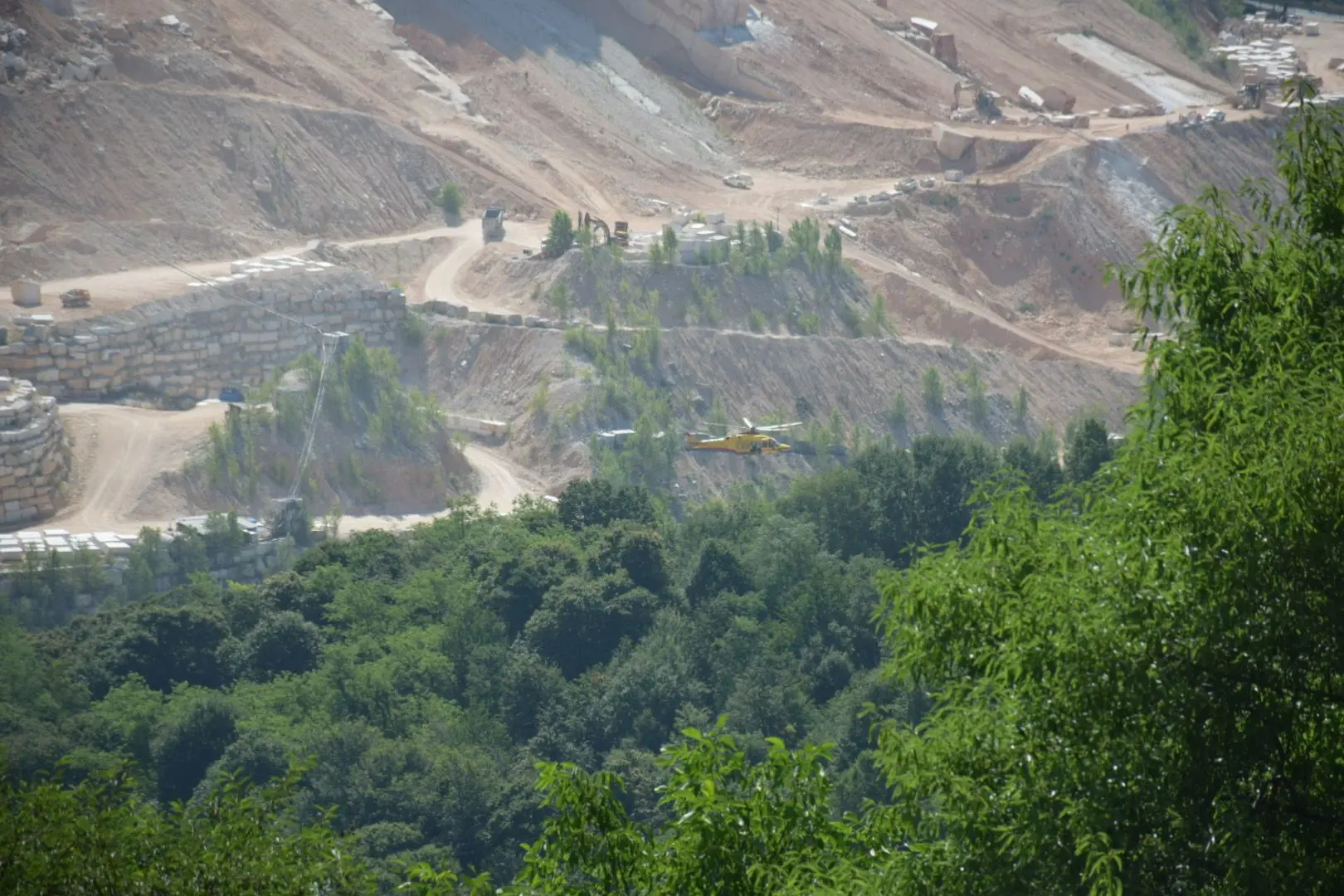 L'intervento dell'elisoccorso alla cava di Botticino