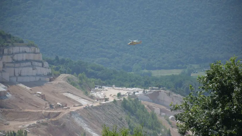 L'intervento dell'elisoccorso alla cava di Botticino