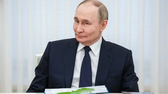 epa12191199 Russian President Vladimir Putin takes part in an event to reveal new history textbooks for grades 5-11 of secondary school and vocational schools at the Kremlin in Moscow, Russia, 22 June 2025. EPA/MKHAIL METZEL / SPUTNIK / KREMLIN POOL