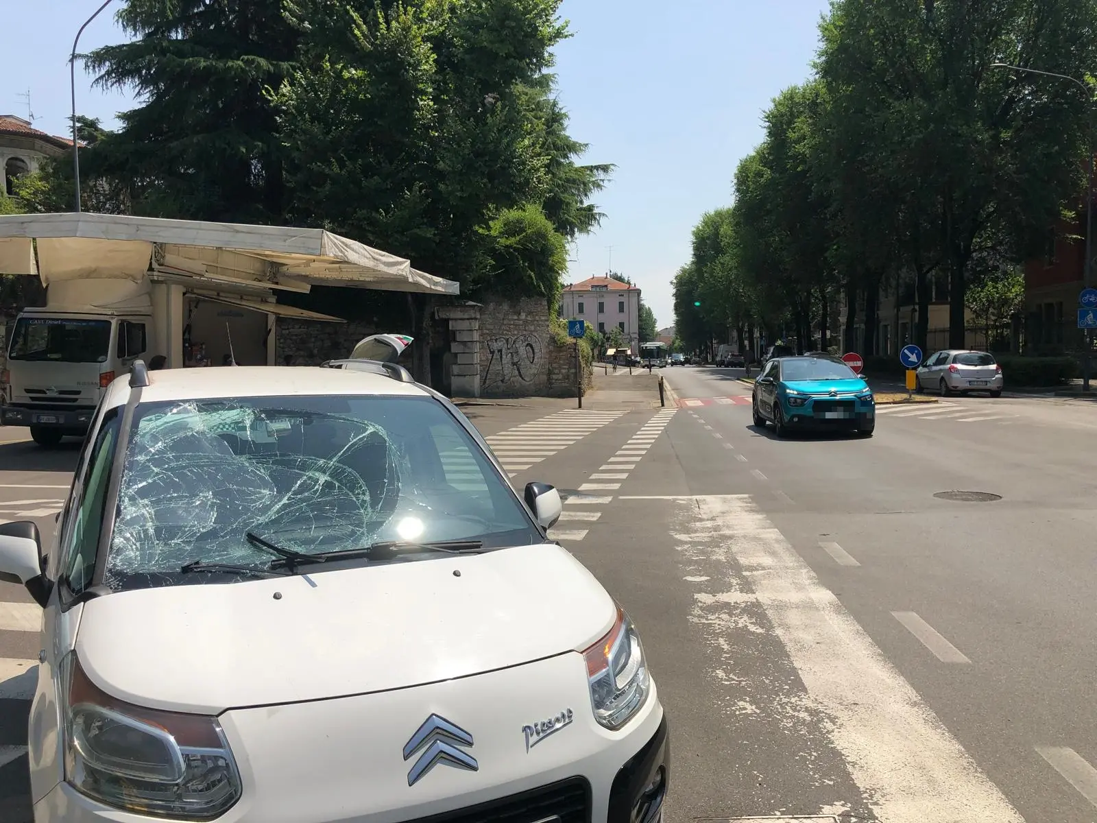 Ciclista investito in viale Venezia