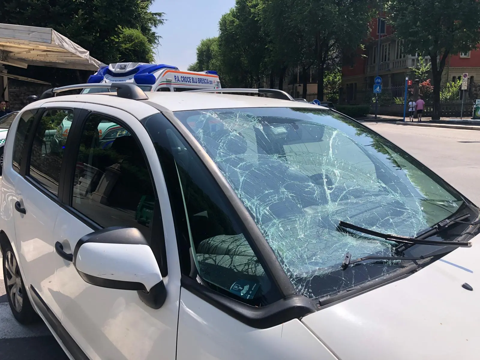 Ciclista investito in viale Venezia