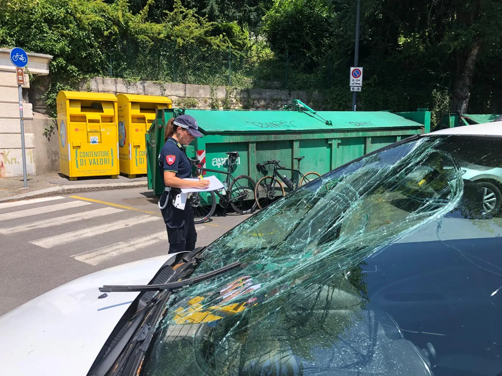 Ciclista investito in viale Venezia