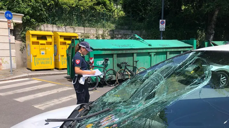 Ciclista investito in viale Venezia