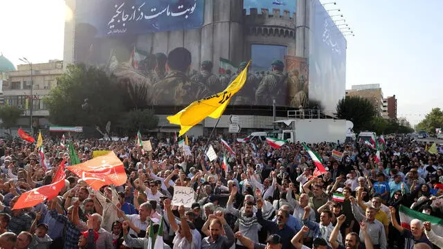 epa12191102 Iranians take part in an anti-US and anti-Israel demonstration in Tehran, Iran, 22 June 2025. The US Department of Defense announced on 22 June, that the US Central Command conducted overnight strikes against three nuclear facilities in Iran. These US strikes come as Israel has been conducting its campaign across Iran since 13 June, targeting nuclear, military, and energy facilities, prompting Iran to launch retaliatory waves of missiles and drones toward Israel. EPA/ABEDIN TAHERKENAREH