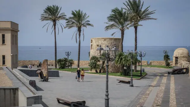 ADR Alghero ex borgo marinaro e meta turistica del nord della Sardegna Costa dei Coralli, Agosto 2023 ANSA/MATTEO CORNER