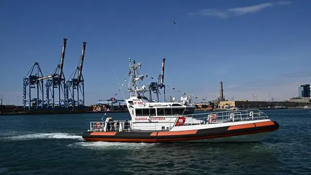 Cerimonia di avvicendamento della Direzione marittima della Liguria. L'attuale Direttore marittimo, l'Ammiraglio Ispettore Capo (CP) Piero Pellizzari, cederà il Comando al Contrammiraglio (CP) Antonio Ranieri, alla presenza del Comandante Generale del Corpo delle Capitanerie di porto - Guardia Costiera, Ammiraglio Ispettore Capo (CP) Nicola Carlone, delle Autorità e del personale militare e civile della Direzione marittima. Tra i presenti anche il ministro per le Infrastrutture Matteo Salvini. Genova, 28 aprile 2025. ANSA/LUCA ZENNARO