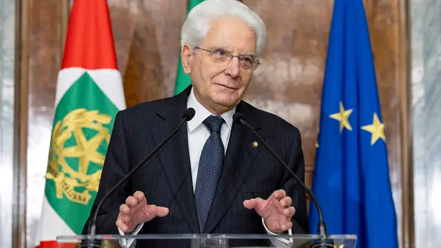 Roma - Il Presidente Sergio Mattarella rivolge il suo indirizzo di saluto in occasione dell'incontro con i volontari del Touring Club Italiano nel 10° anniversario del progetto “Aperti per Voi al Quirinale”, oggi 23 giugno 2025 (Foto di Paolo Giandotti - Ufficio per la Stampa e la Comunicazione della Presidenza della Repubblica)