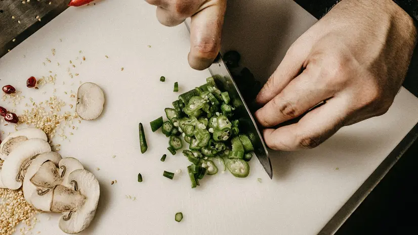 La cucina di un ristorante - Foto Unsplash © www.giornaledibrescia.it