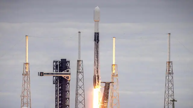 epa11727850 The Space Launch Delta 45 GSAT-20 mission lifts off on a SpaceX Falcon 9 rocket from the Space Launch Complex 40 at Cape Canaveral Space Force Station in Florida, USA, 18 November 2024. GSAT-20 is a communication satellite jointly being developed by Indian Space Research Organization Satellite Centre and Liquid Propulsion Systems Centre. The satellite is intended to add data transmission capacity to the communication infrastructure required by Smart Cities Mission of India. The mission is the first commercial collaboration between the Indian Space Research Organization and SpaceX. EPA/CRISTOBAL HERRERA-ULASHKEVICH