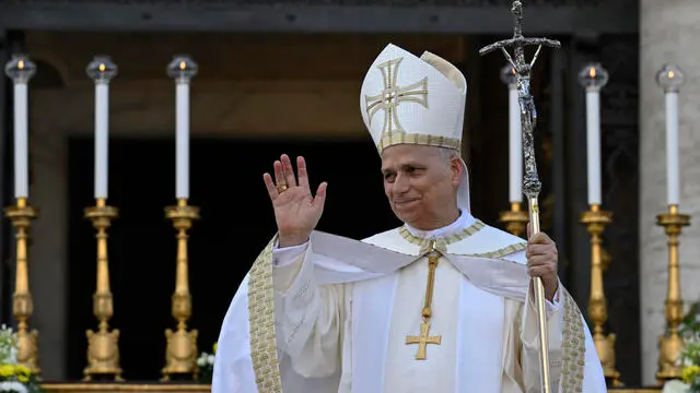 Papa leone XIV celebra la messa sul sagrato della Basilica di San Giovanni in Laterano, Roma, 22 giugno 2025. // Pope Leo XIV presides over a mass outside Saint John Lateran archbasilica in Rome, Italy, 22 June 2025. ANSA/ VATICAN MEDIA ++HO - NO SALES EDITORIAL USE ONLY++
