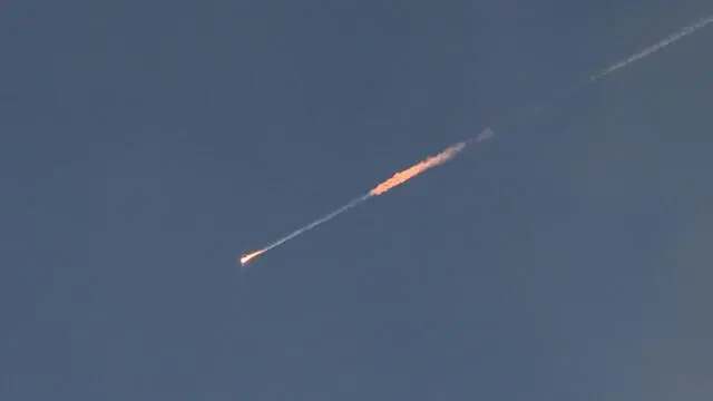 epaselect epa12193827 Iranian Ballistic missile in the sky above Jerusalem, Israel, 24 June 2025. Iran fired a barrage of ballistic missiles towards Israel as reports of a ceasefire between Israel and Iran is supposed to go into effect this morning. EPA/ABIR SULTAN