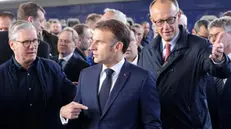 epa12087975 France's President Emmanuel Macron (C), Britain's Prime Minister Keir Starmer (L) and Germany's Chancellor Friedrich Merz (R) arrive at Kyiv railway station, in Kyiv, Ukraine, 10 May 2025, ahead of a gathering of European leaders in the Ukrainian capital. The leaders of Britain, France, Germany, and Poland are on an unprecedented joint visit to Kyiv on 10 May for talks with Ukraine's president and to urge Russia to agree to a ceasefire, a joint statement said. EPA/LUDOVIC MARIN / POOL MAXPPP OUT