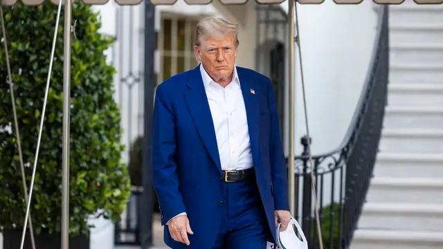 epa12194398 US President Donald Trump prepares to speak to the media as he departs the White House for the NATO leaders summit, in Washington, DC, USA, 24 June 2025. The president answered questions about accusations of ceasefire violations in the Iran-Israel conflict. EPA/JIM LO SCALZO