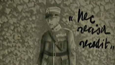 Il motto «Nec recida recedi» nella dedica sulla cartolina che lo ritrae davanti a un'edera © www.giornaledibrescia.it