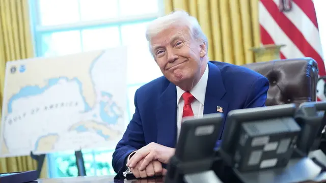 Donald Trump nello Studio Ovale alla Casa Bianca