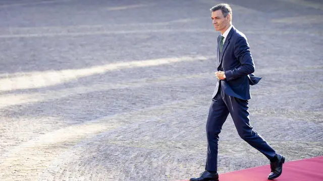epa12195477 Spanish Prime Minister Pedro Sanchez arrives at the Paleis Huis ten Bosch for the dinner with world leaders at the invitation of Dutch King Willem-Alexander and Queen Maxima, in The Hague, The Netherlands, 24 June 2025. The dinner marks the start of the NATO summit in The Hague. The Netherlands hosts the NATO Summit in The Hague on 24 and 25 June, the first such summit to be held in the country. EPA/FREEK VAN DEN BERGH