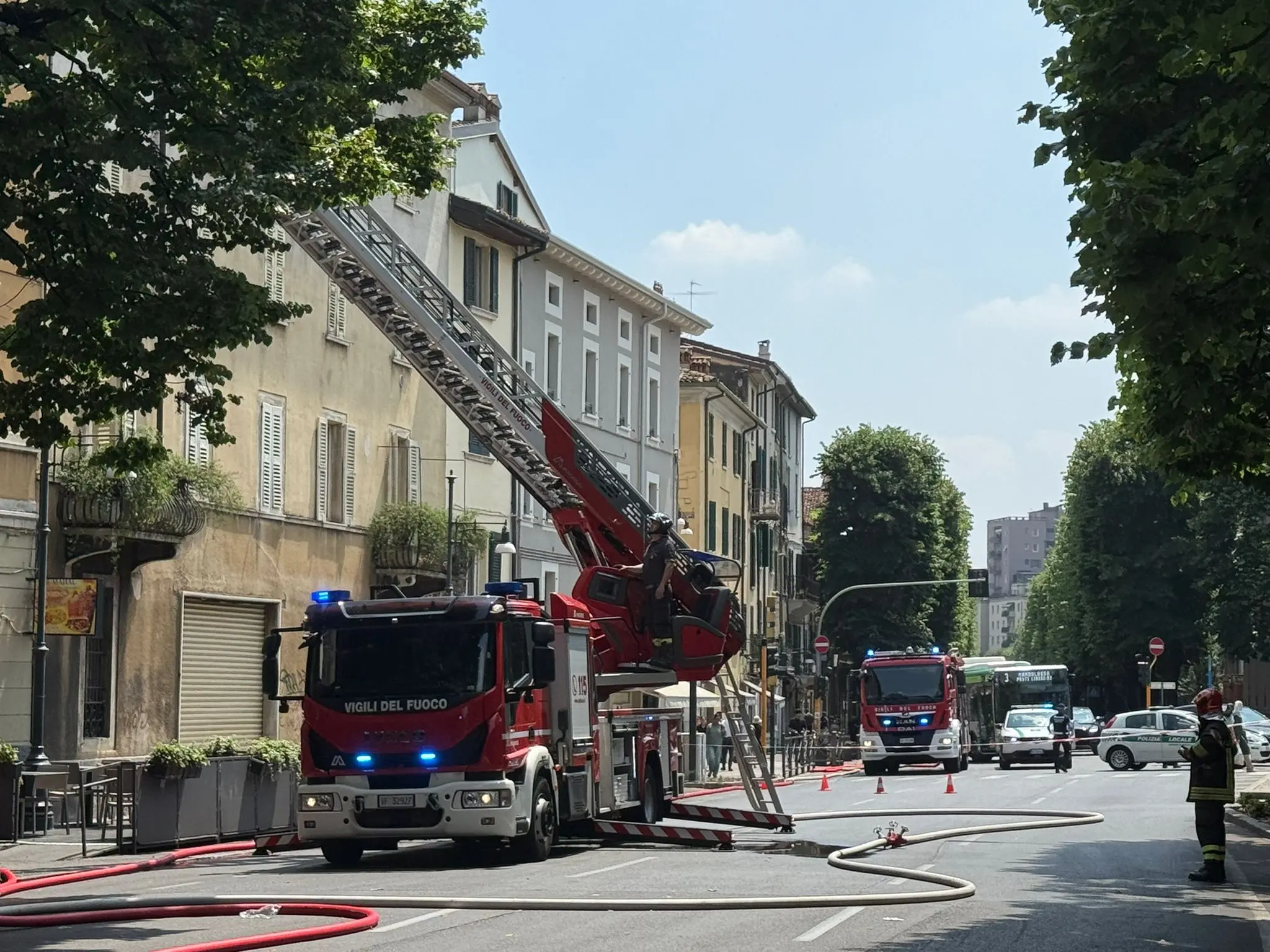A fuoco un edificio in via Calatafimi
