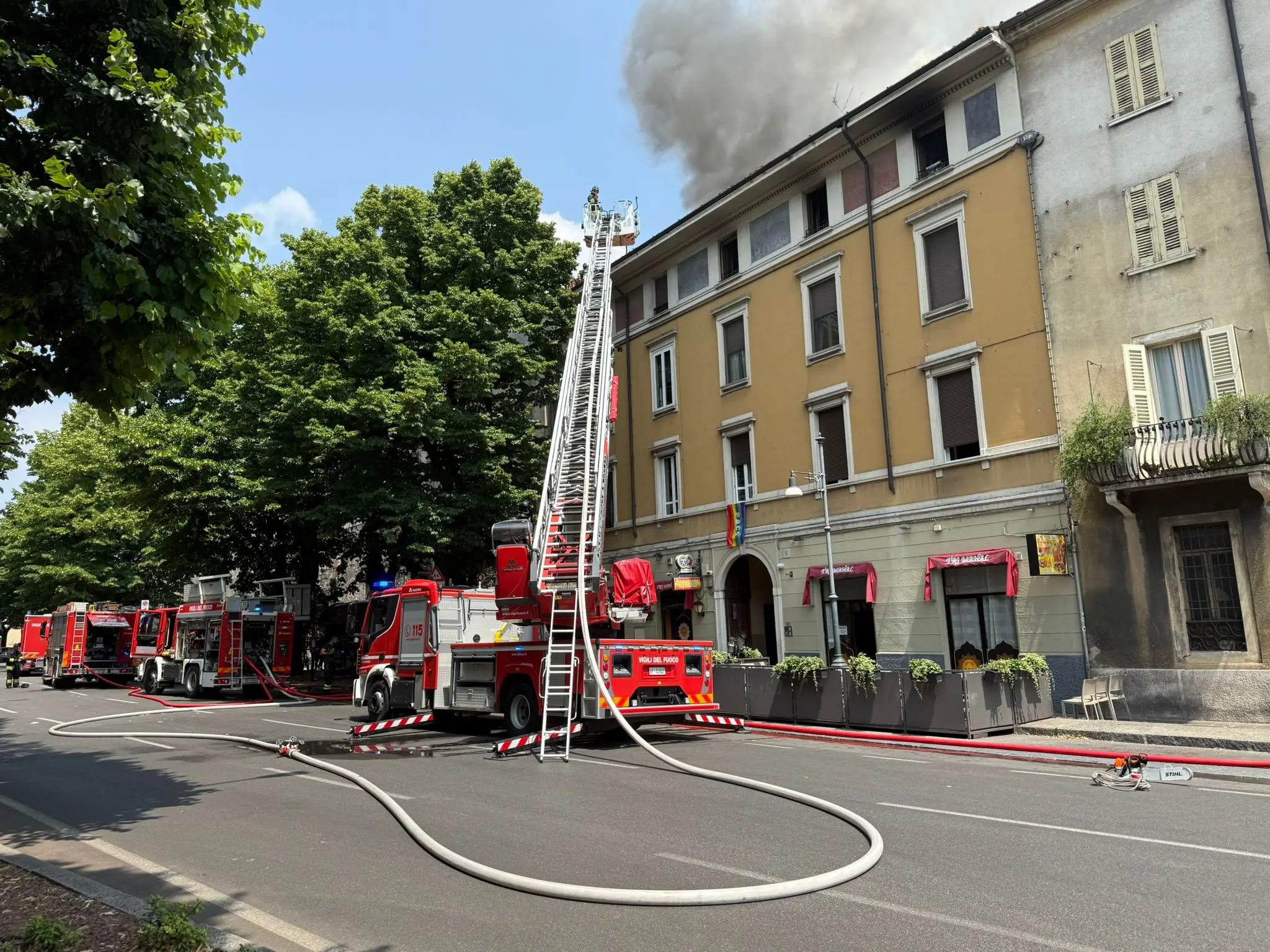A fuoco un edificio in via Calatafimi