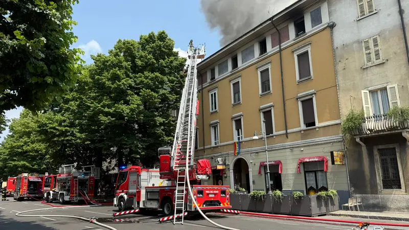 A fuoco un edificio in via Calatafimi