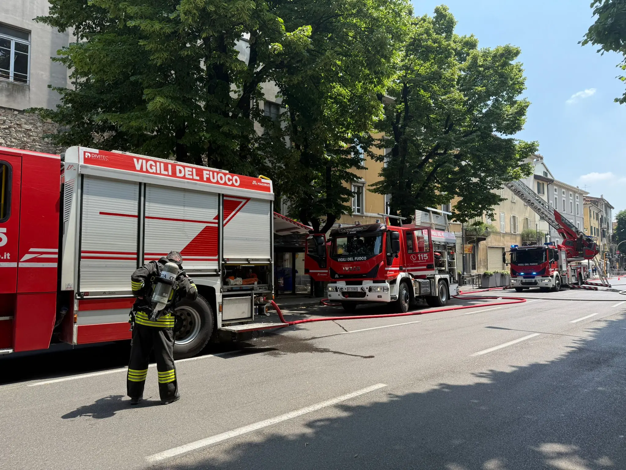 A fuoco un edificio in via Calatafimi