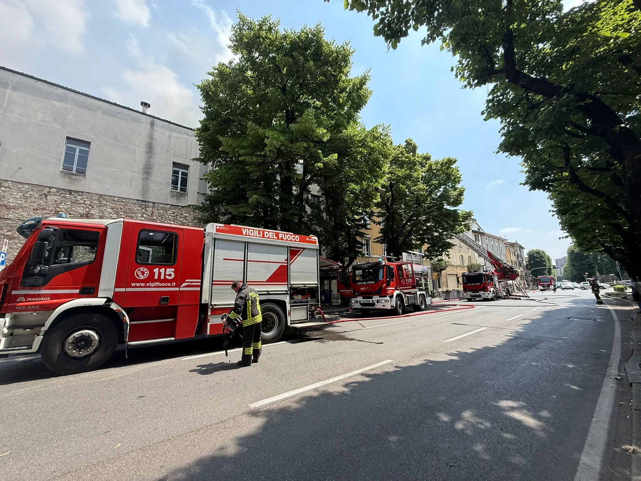 A fuoco un edificio in via Calatafimi