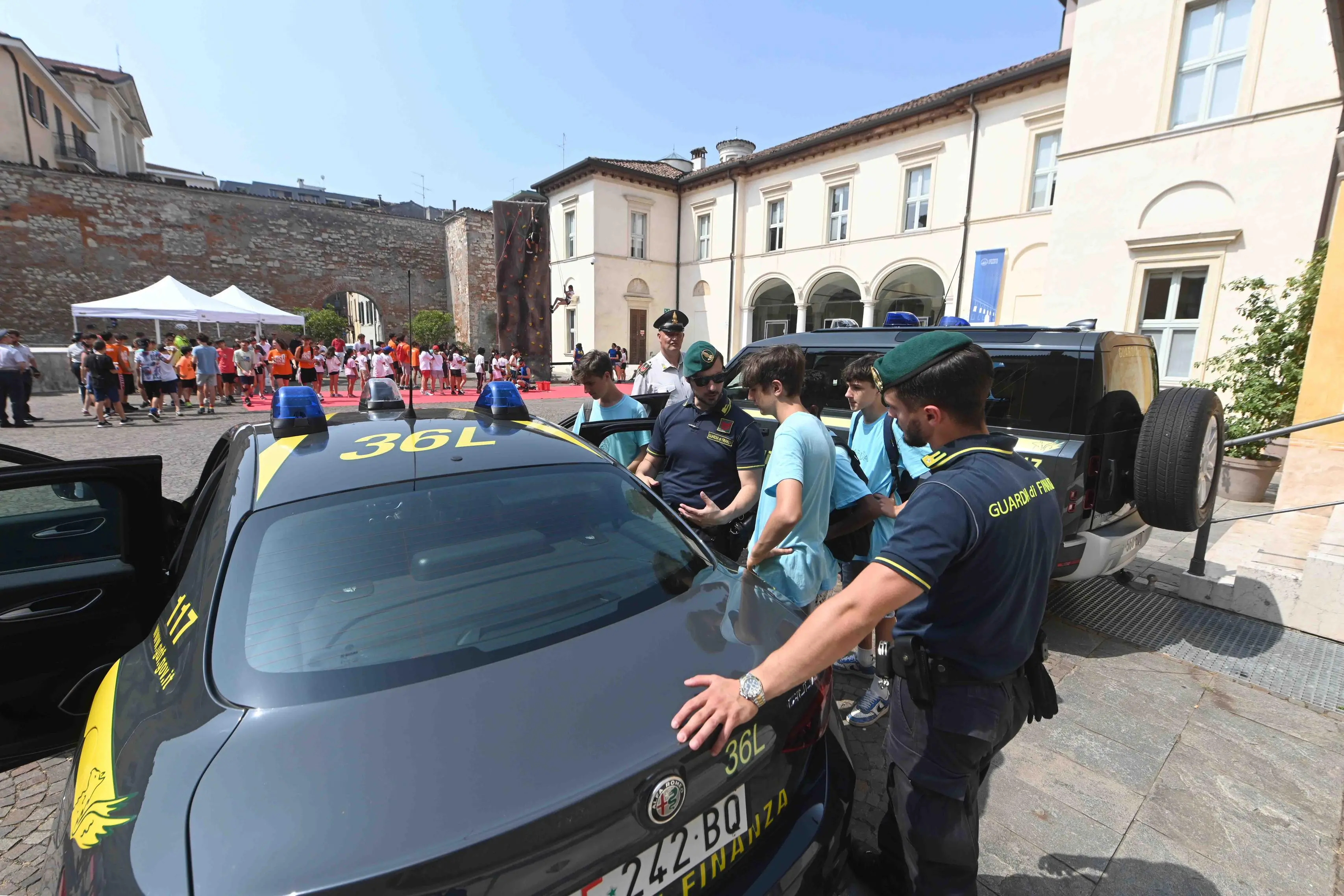 CRONACA BRESCIA PIAZZA BRUNO BONI FESTA DELLA GUARDIA DI FINANZA PER SANDRINI 25-05-2025 MARCO ORTOGNI NEW EDEN GROUP
