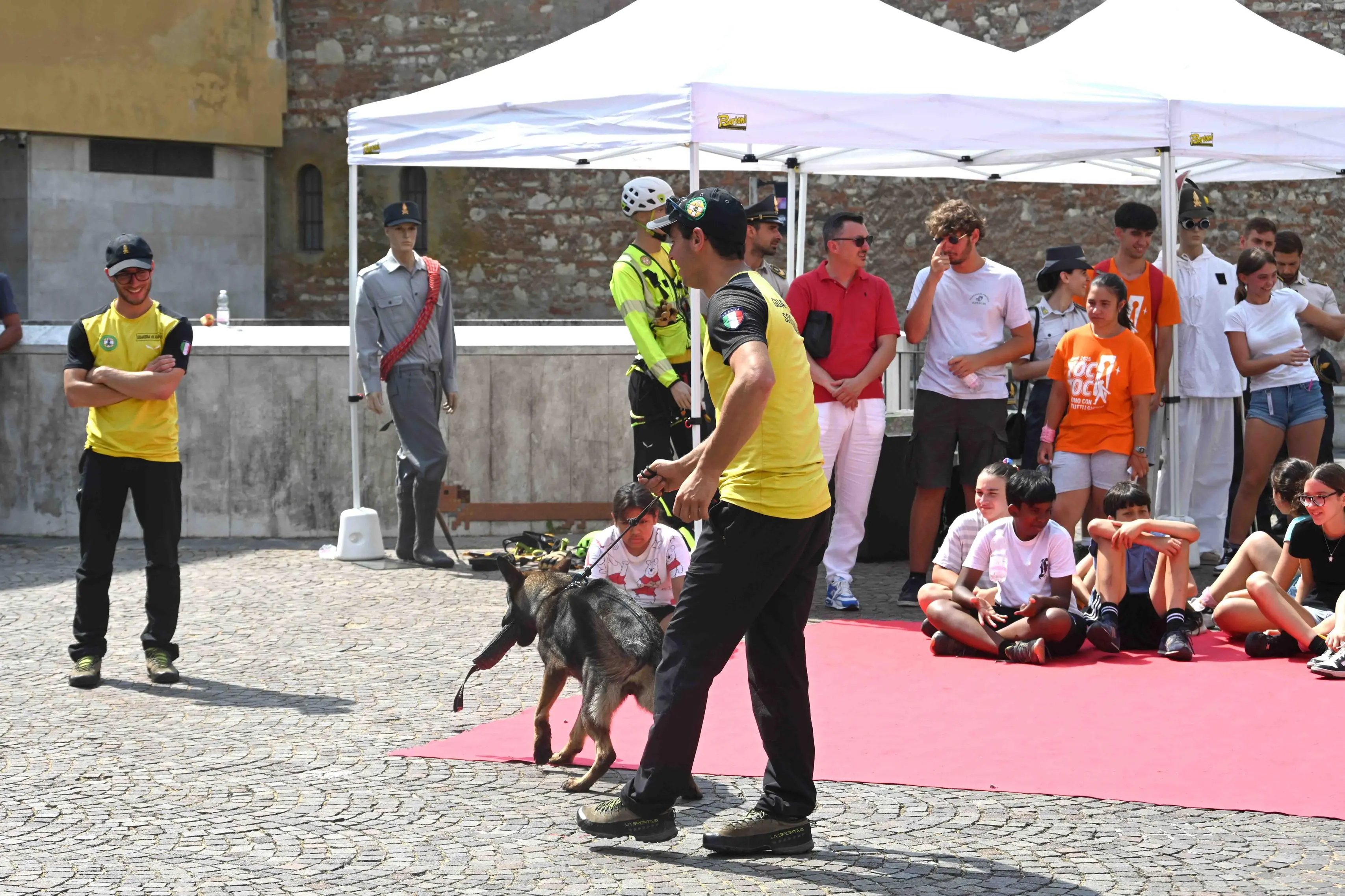 CRONACA BRESCIA PIAZZA BRUNO BONI FESTA DELLA GUARDIA DI FINANZA PER SANDRINI 25-05-2025 MARCO ORTOGNI NEW EDEN GROUP