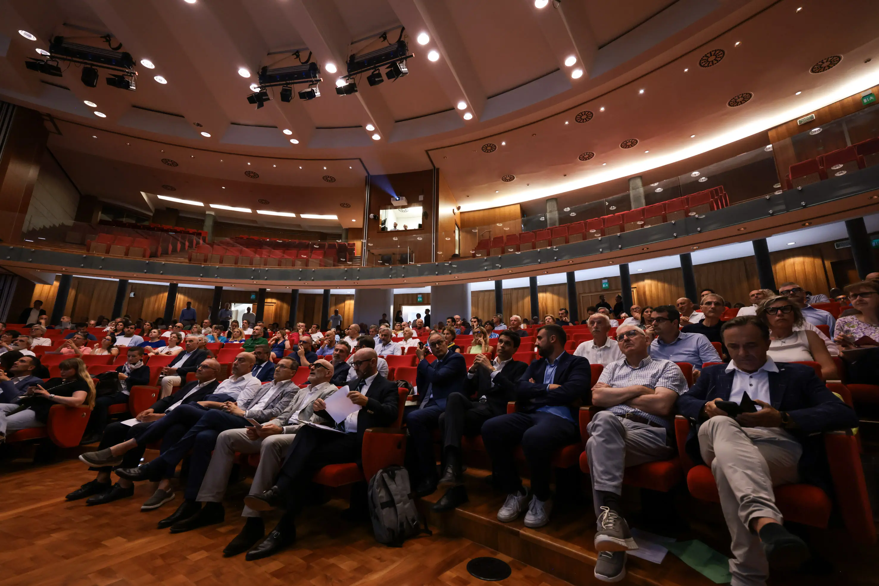 Economia Gdb CER Comunità Energetiche Rinnovabili Garda forum nella foto un momento dell'evento 25/06/2025 Comincini@newreporter