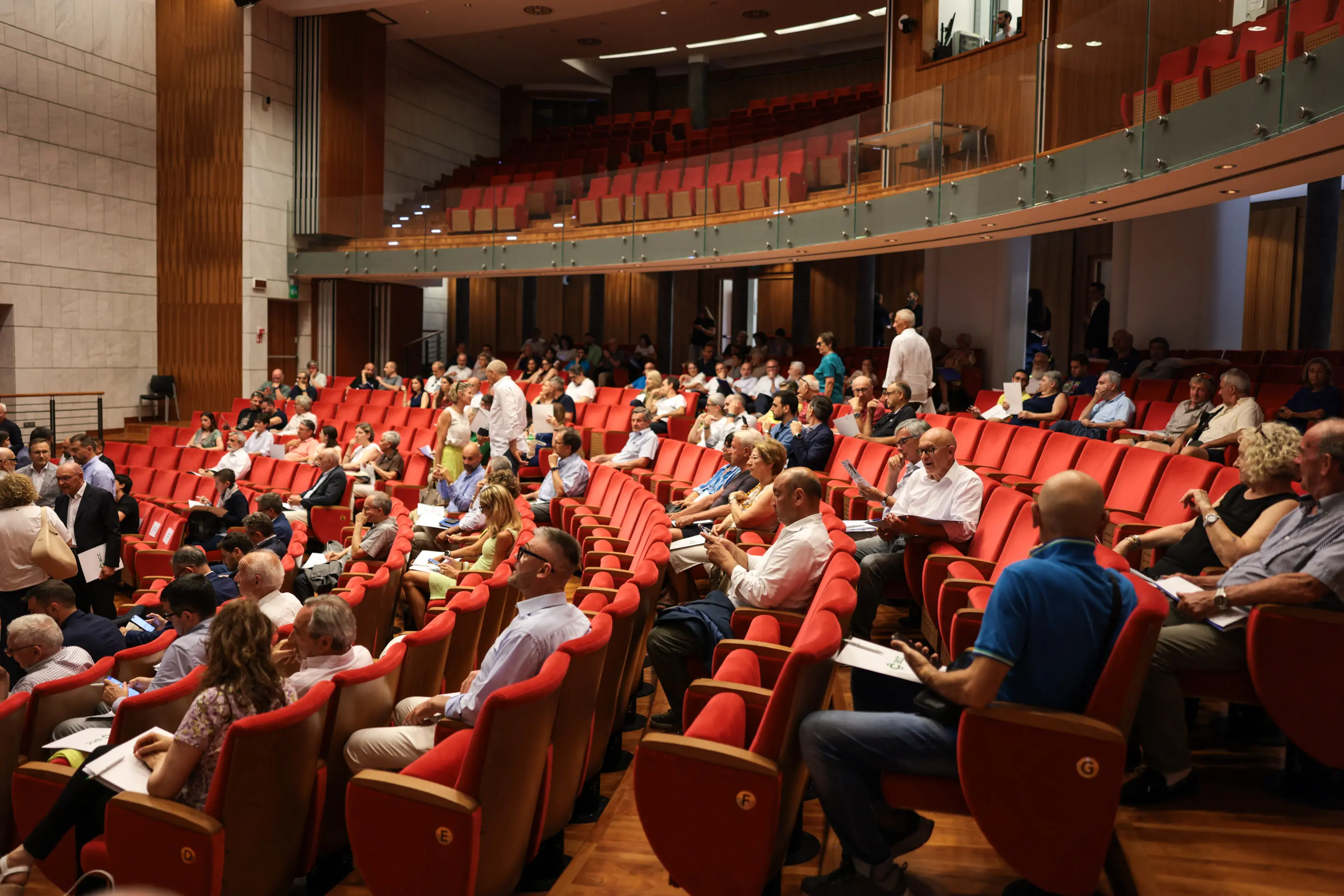 Economia Gdb CER Comunità Energetiche Rinnovabili Garda forum nella foto un momento dell'evento 25/06/2025 Comincini@newreporter