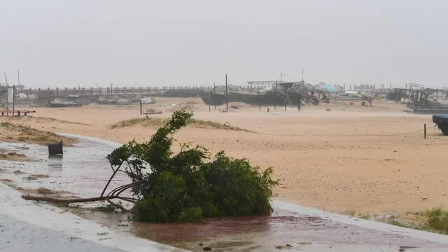 epa12173328 Debris on a waterfront square in Yinggehai Town, Ledong Li Autonomous County, south China's Hainan Province, 13 June 2025. As Typhoon Wutip continued to strengthen, the Hainan provincial meteorological service maintained a Level III typhoon alert as of 11 a.m. Friday. EPA/XINHUA / Yang Guanyu CHINA OUT / UK AND IRELAND OUT / MANDATORY CREDIT EDITORIAL USE ONLY