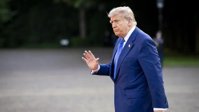 epa12195365 US President Donald Trump arrives at the Paleis Huis ten Bosch for the dinner with world leaders at the invitation of Dutch King Willem-Alexander and Queen Maxima, in The Hague, The Netherlands, 24 June 2025. The dinner marks the start of the NATO summit in The Hague. The Netherlands hosts the NATO Summit in The Hague on 24 and 25 June, the first such summit to be held in the country. EPA/FREEK VAN DEN BERGH