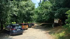 Gli inquirenti confermano che il cadavere trovato a Cologne, nel Bresciano, è quello di Matteo Formenti, il 37enne bagnino del centro acquatico dove venerdì era annegato un bambino di quattro anni, 25 giugno 2025. L'uomo secondo i primi riscontri si sarebbe tolto la vita. Domenica gli era stato sequestrato il telefono nell'ambito dell'inchiesta per la morte del bambino e lunedì ha fatto perdere le proprie tracce. ANSA (npk)