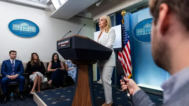 epa12199460 White House Press Secretary Karoline Leavitt briefs the media at the White House Press Briefing Room in Washington, DC, USA, 26 June 2025. Leavitt answered questions about the US bombing of Iranian nuclear sites, and US President Donald Trump's so-called 'big, beautiful bill'. EPA/JIM LO SCALZO