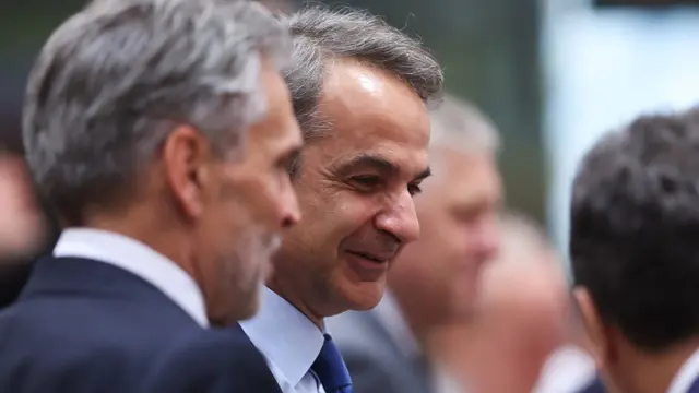 epa12198454 Greece's Prime Minister Kyriakos Mitsotakis (C) and Dutch Prime Minister Dick Schoof at the start of the EU leaders' Summit in Brussels, Belgium, 26 June 2025. EU leaders gather for a two-day summit to address geoeconomic challenges and the ongoing developments in Ukraine and the Middle East, among other topics. EPA/OLIVIER HOSLET