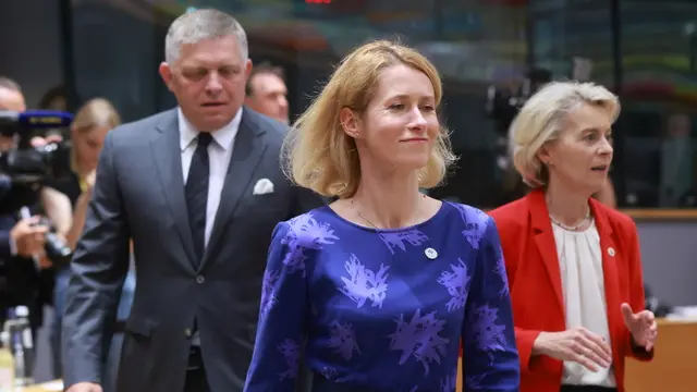 epa12198393 (L-R) Slovakia's Prime Minister Robert Fico, High Representative of the European Union for Foreign Affairs and Security Policy Kaja Kallas and European Commission President Ursula von der Leyen at the start of the EU leaders' Summit in Brussels, Belgium, 26 June 2025. EU leaders gather for a two-day summit to address geoeconomic challenges and the ongoing developments in Ukraine and the Middle East, among other topics. EPA/OLIVIER HOSLET