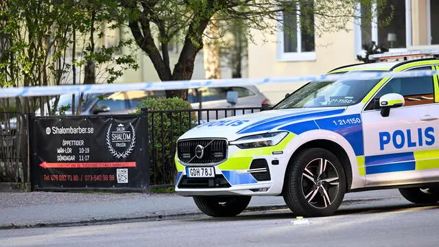 epa12063113 Police at the scene after a suspected shooting at Vaksala Square in Uppsala, Sweden, 29 April 2025. According to police, several people were found with injuries that indicate gunshot wounds. EPA/FREDRIK SANDBERG SWEDEN OUT