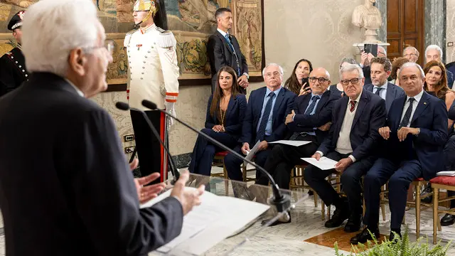 Roma - Il Presidente Sergio Mattarella rivolge il suo indirizzo di saluto in occasione dell'incontro con i volontari del Touring Club Italiano nel 10° anniversario del progetto “Aperti per Voi al Quirinale”, oggi 23 giugno 2025 (Foto di Paolo Giandotti - Ufficio per la Stampa e la Comunicazione della Presidenza della Repubblica)