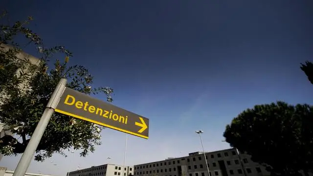 L'arcivescovo di Napoli, cardinale Crescenzio Sepe, ha celebrato la funzione delle Palme nell'istituto penitenziario di Secondigliano, che ospita 1200 detenuti, a Napoli, 23 marzo 2013.