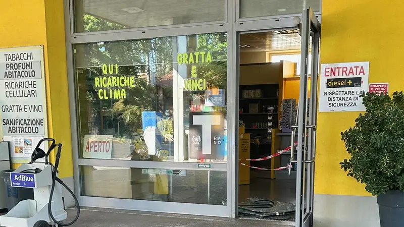 Il distributore Eni Station in via Cremona a Manerbio - © www.giornaledibrescia.it