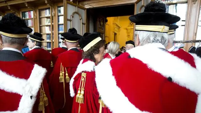 I giudici di Cassazione durante la vestizione prima dell'Assemblea Generale della Corte Suprema di Cassazione in occasione della Cerimonia d'inaugurazione dell'anno giudiziario 2015 a Palazzo di Giustizia a Roma, 23 gennaio 2015. ANSA/CLAUDIO PERI