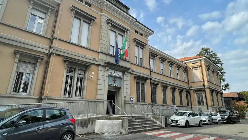 L'ingresso dell'ospedale di Chiari - © www.giornaledibrescia.it